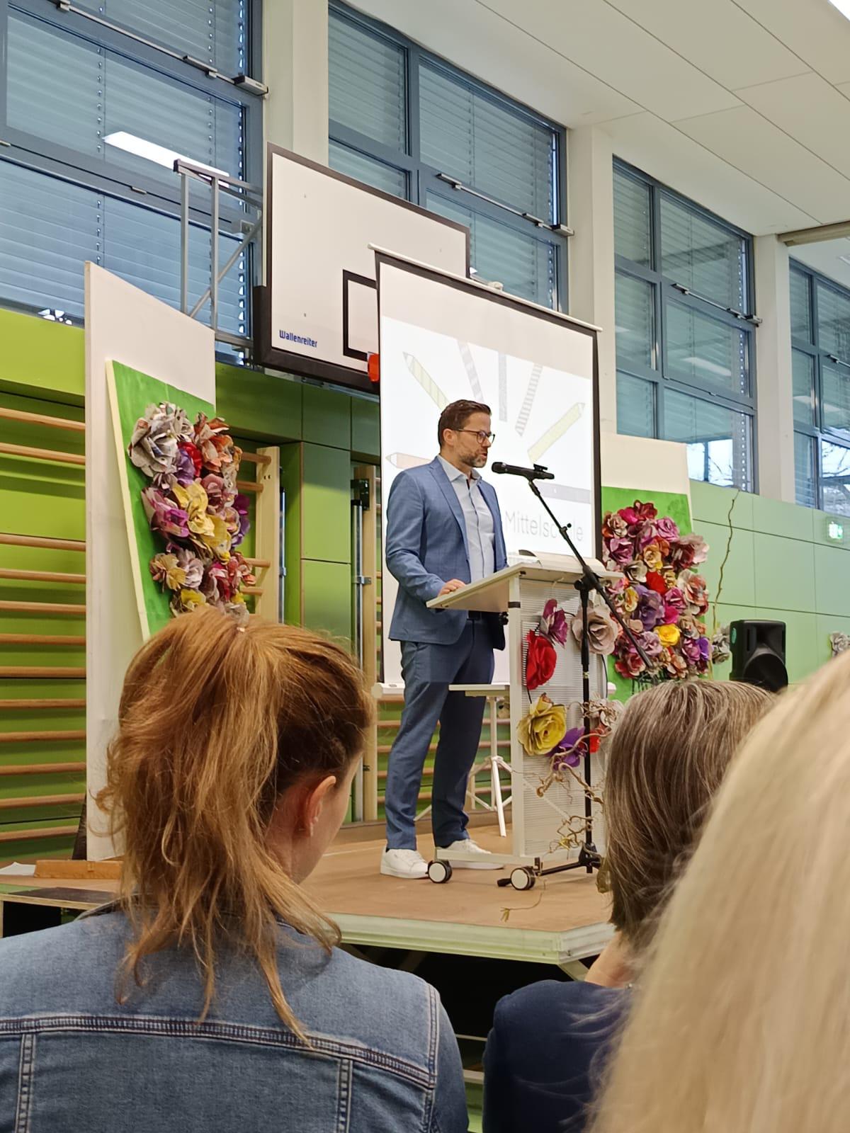 Robert Maier Architekten Einweihung Weiß Ferdl Schule 00