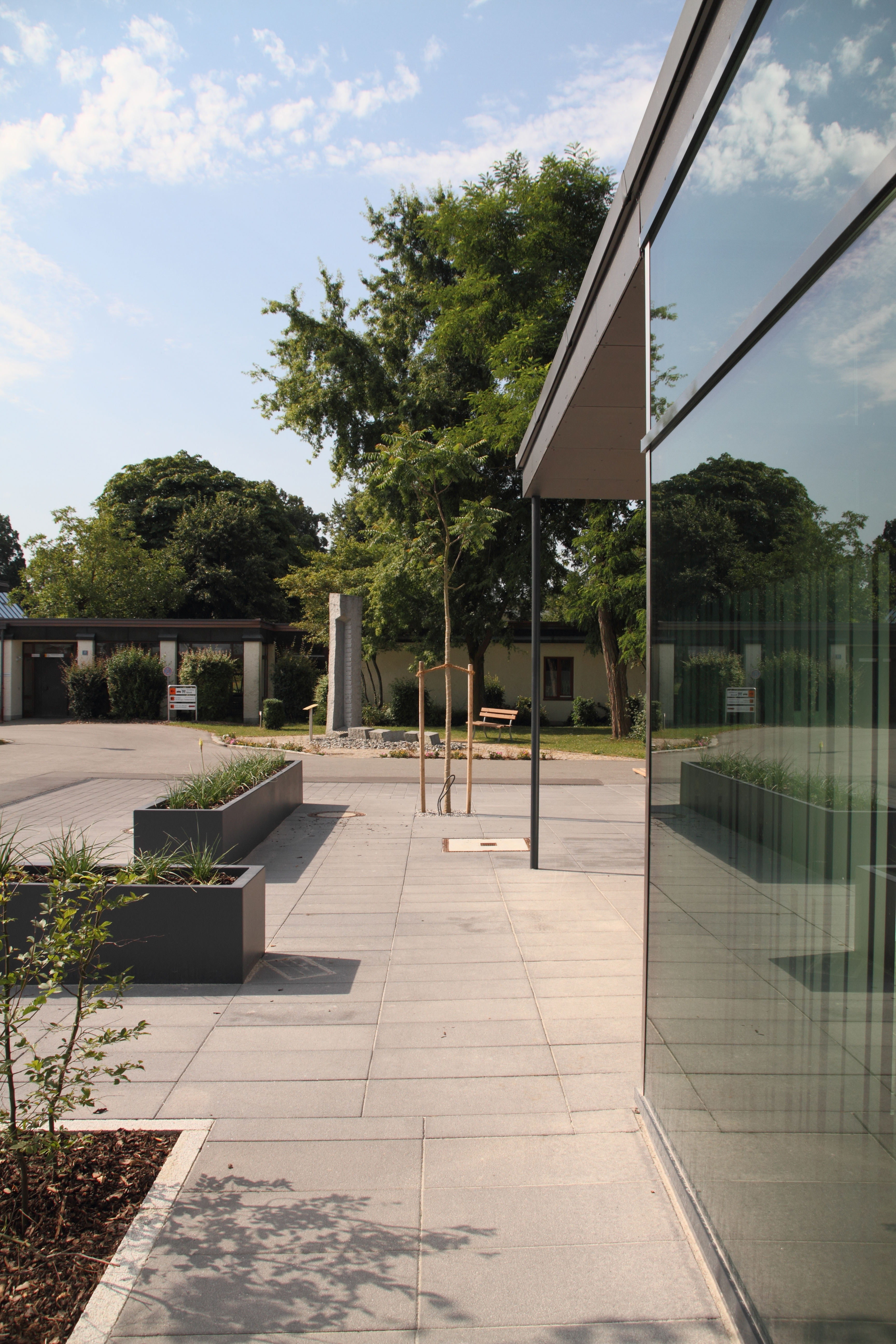 Ecksberg Gebäude Aussen Tag 18 Ecksberg Gebäude Aussen Tag 18