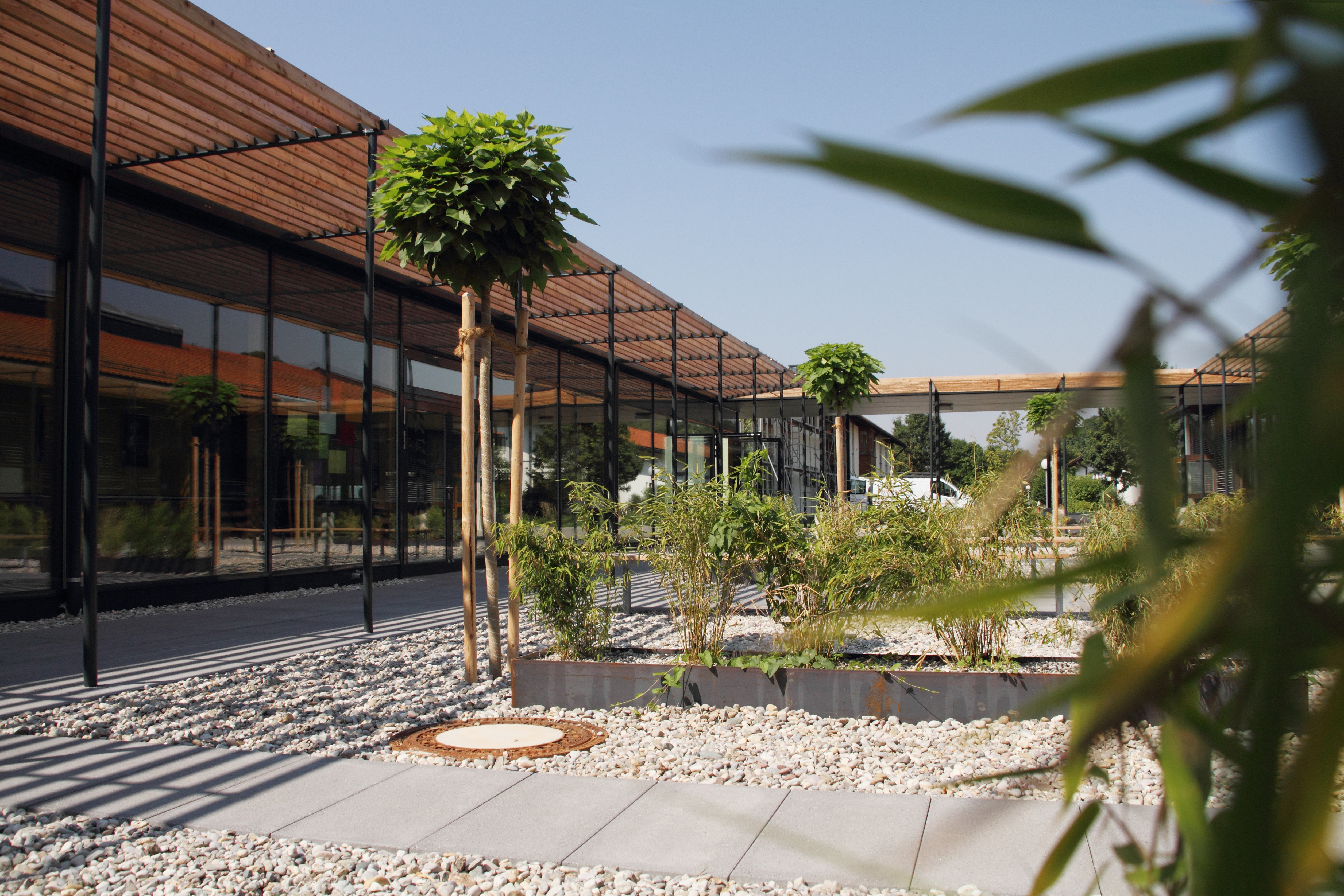 Ecksberg Gebäude Aussen Tag 44 Ecksberg Gebäude Aussen Tag 44