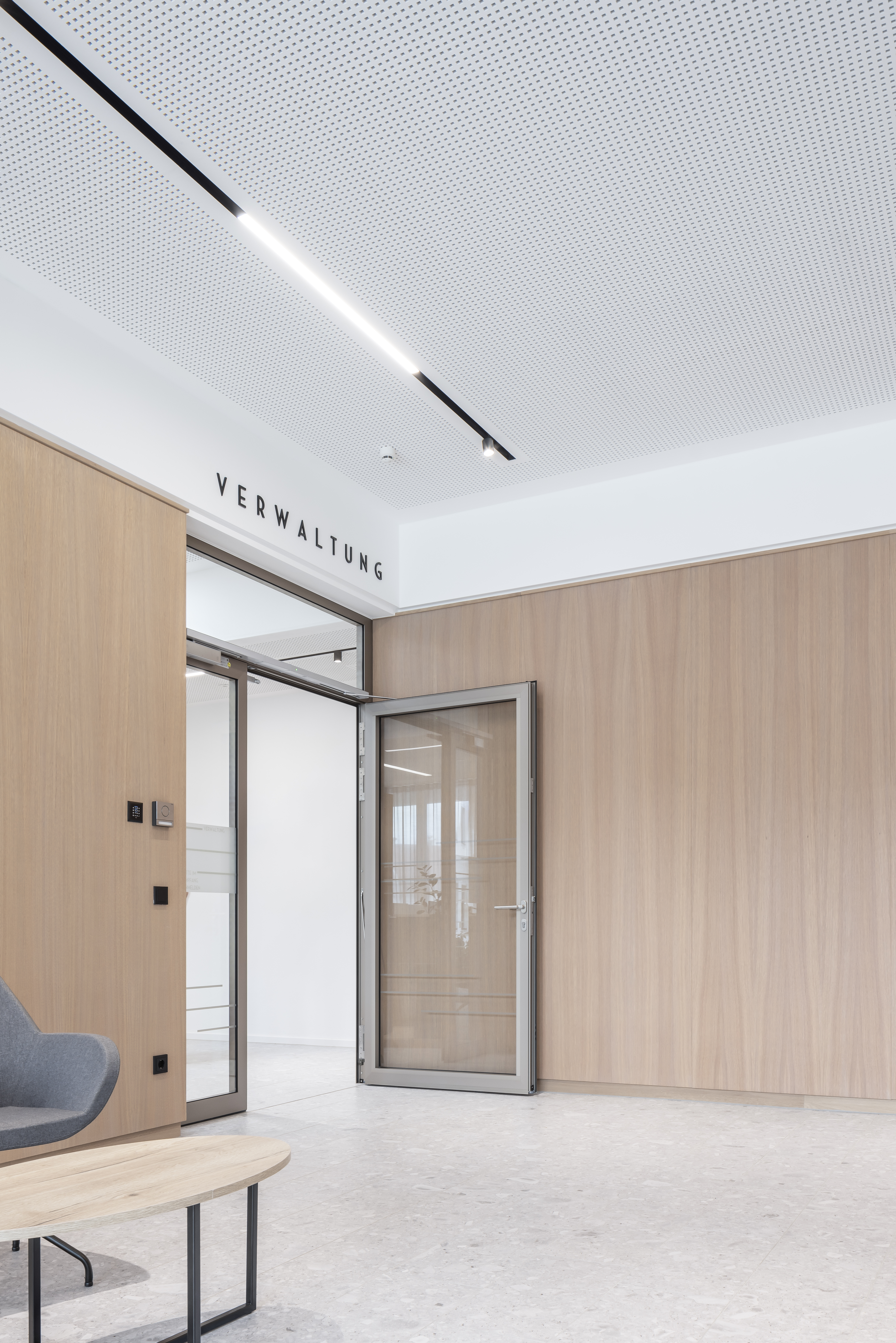 Rathaus Reischach Glastüren