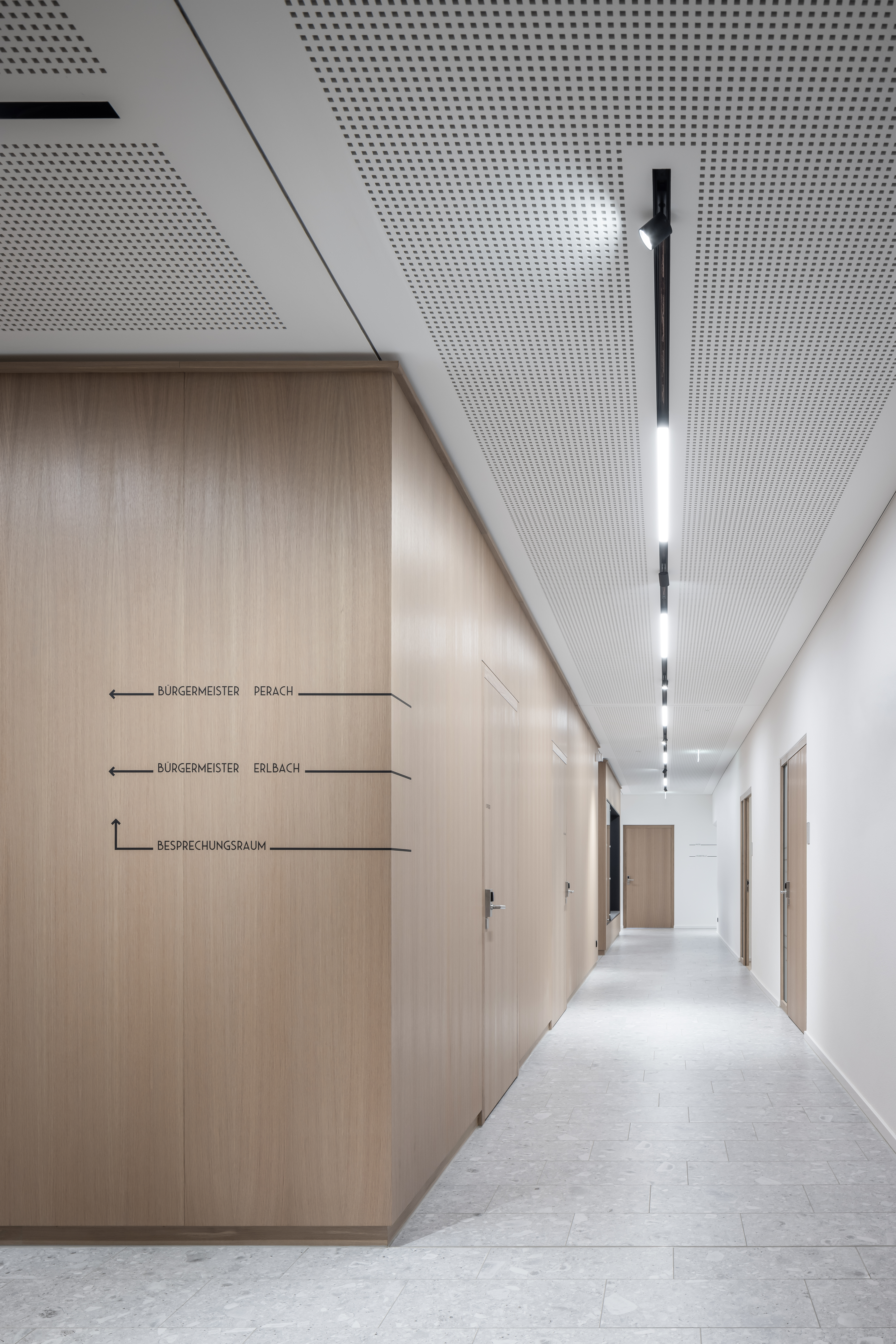 Rathaus Reischach Beschilderung